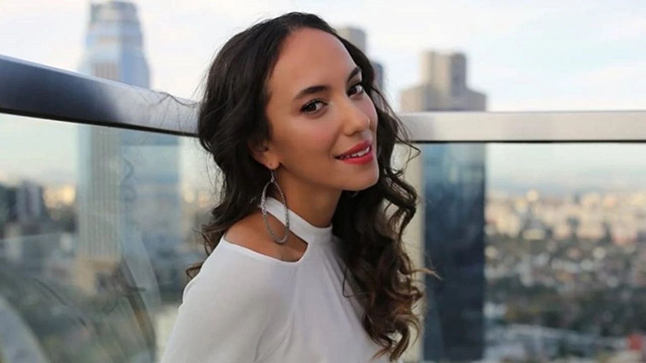 Dizisi Final Yapan Duygu Srışın, Kayserili Profesör Sevgilisi Için Londra’ya Uçtu!5