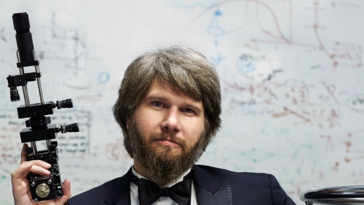 Dizisi Final Yapan Duygu Srışın, Kayserili Profesör Sevgilisi Için Londra’ya Uçtu!8796