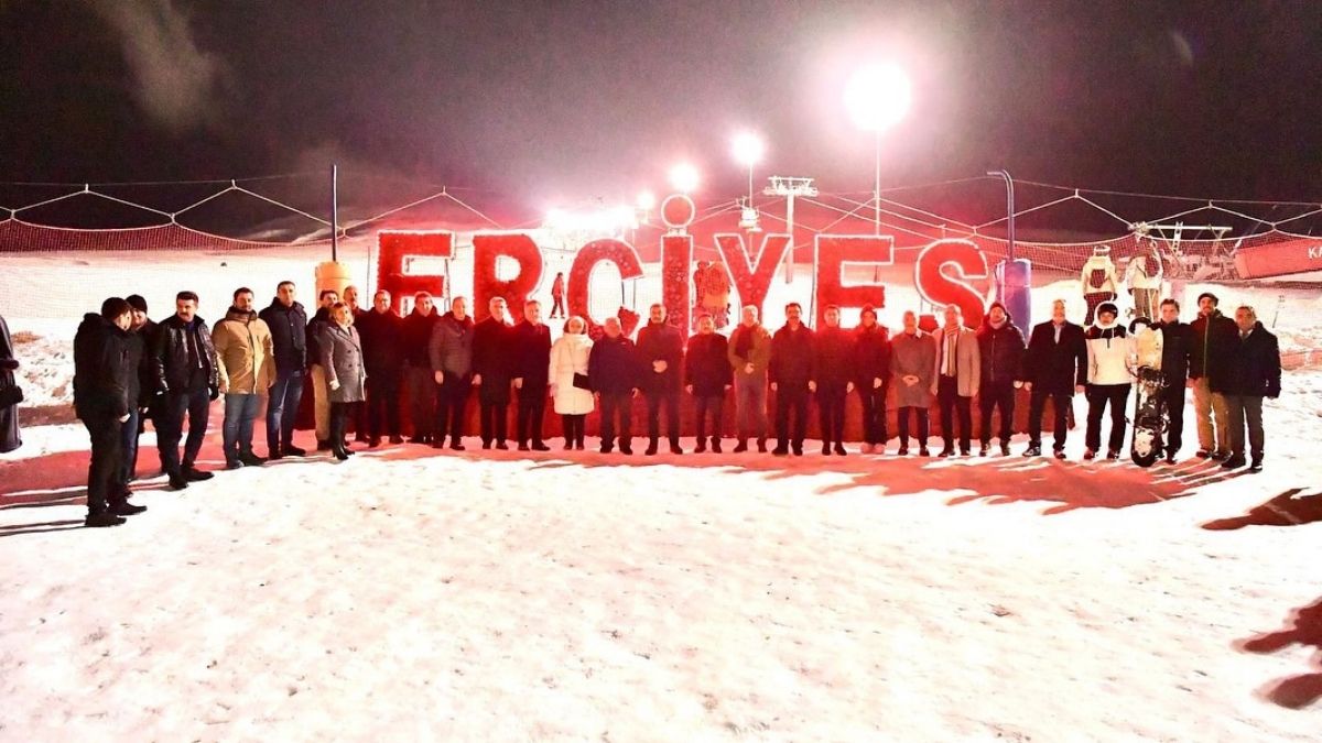 Erciyes’te Gece Kayağı Buluşması Bakan, Vali Ve Başkan Bir Arada (3)