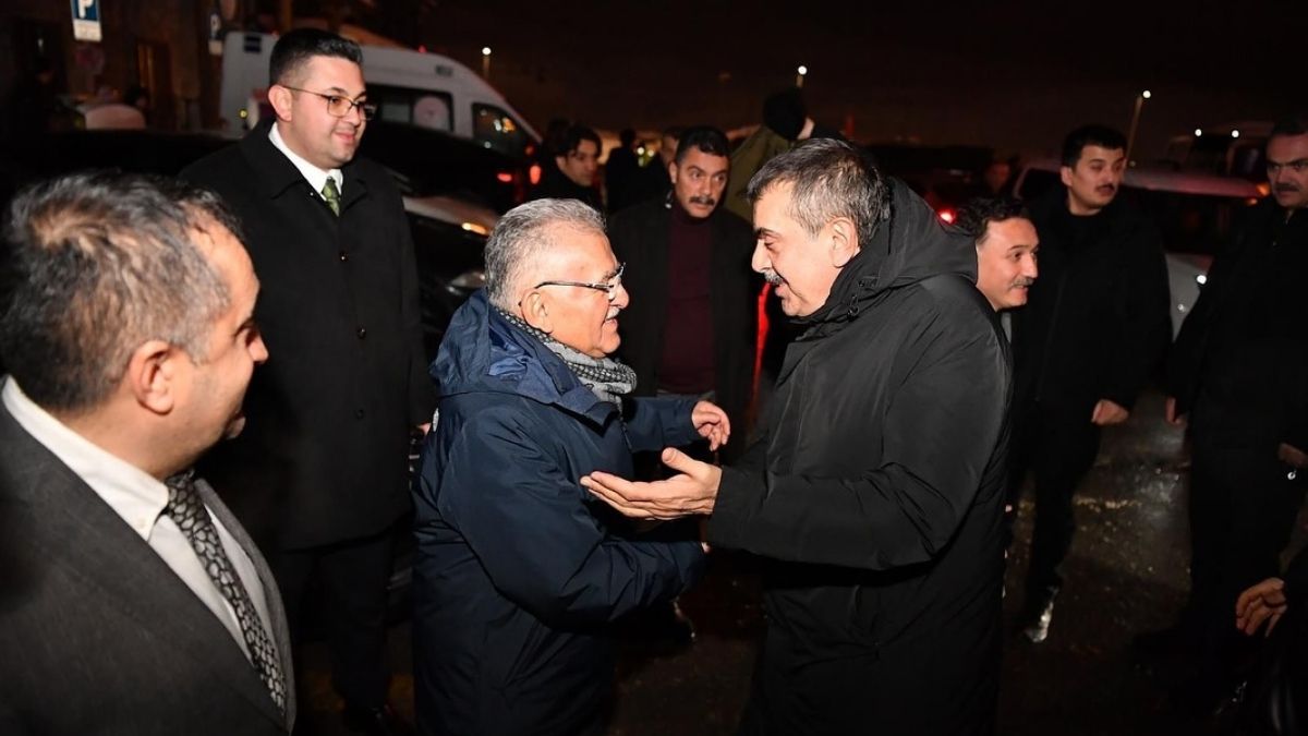 Erciyes’te Gece Kayağı Buluşması Bakan, Vali Ve Başkan Bir Arada (4)