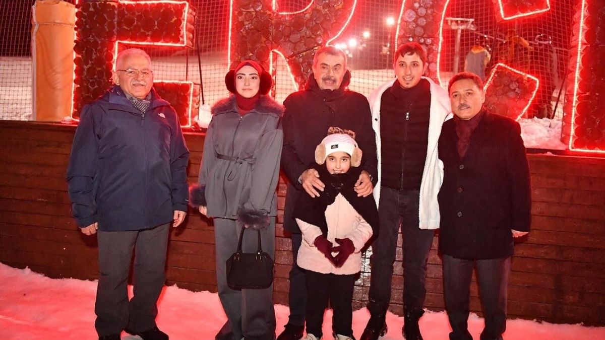 Erciyes’te Gece Kayağı Buluşması Bakan, Vali Ve Başkan Bir Arada (6)