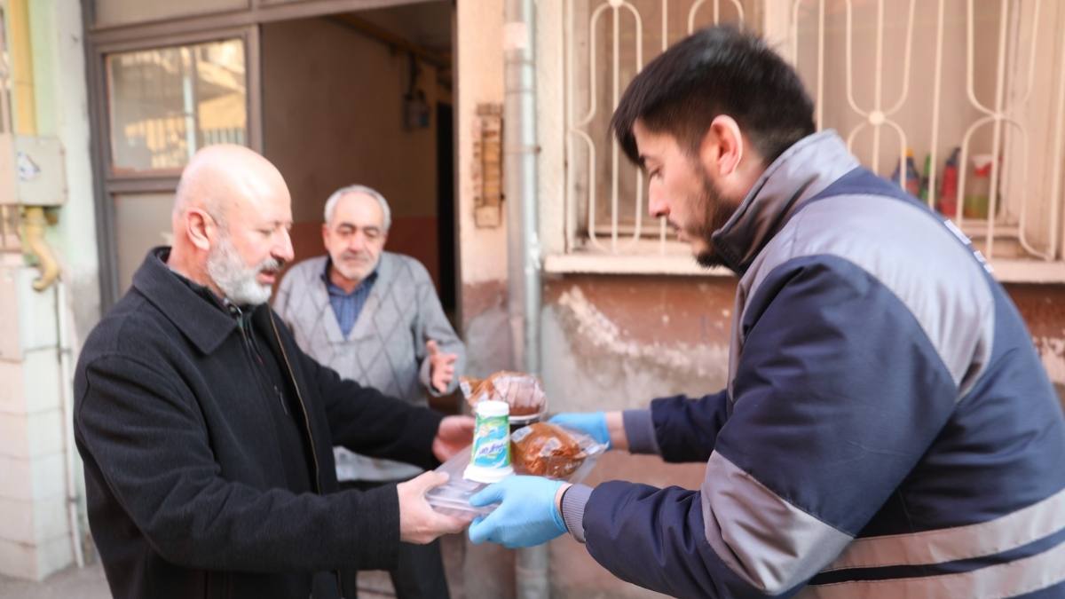 Gönül Kazan Projesiyle 229 Haneye Her Gün 4 Çeşit Sıcak Yemek2