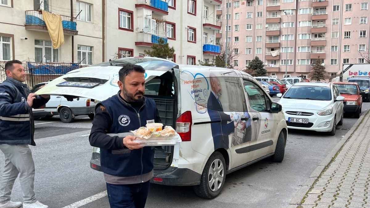 Gönül Kazan Projesiyle 229 Haneye Her Gün 4 Çeşit Sıcak Yemek3