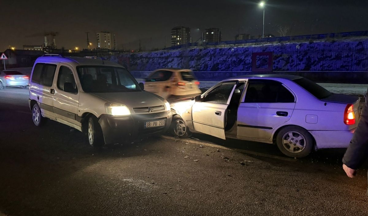 Hulusi Akar Zincirleme Kaza (1)