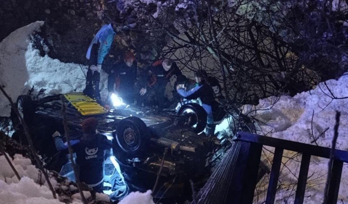 Kahramanmaraşkazaotomobilköprüdenuçtu-1