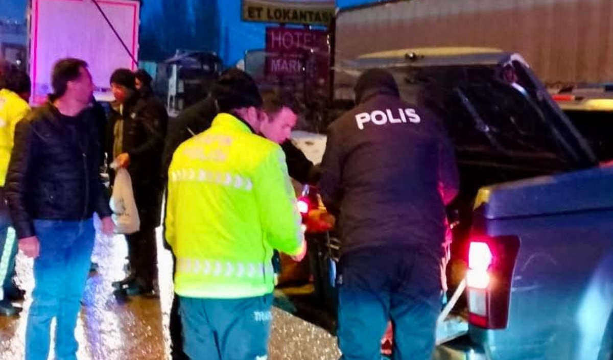 Karla Mücadele Yolda Kalanlara Sıcak Çorba