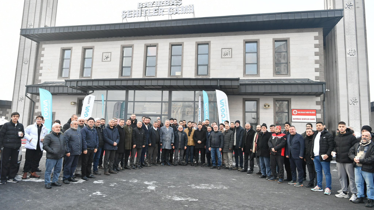 Kayseri Belediye Başkanları Gençlerle Saf Tuttu Elleriyle Çorba Ikram Etti! (5)