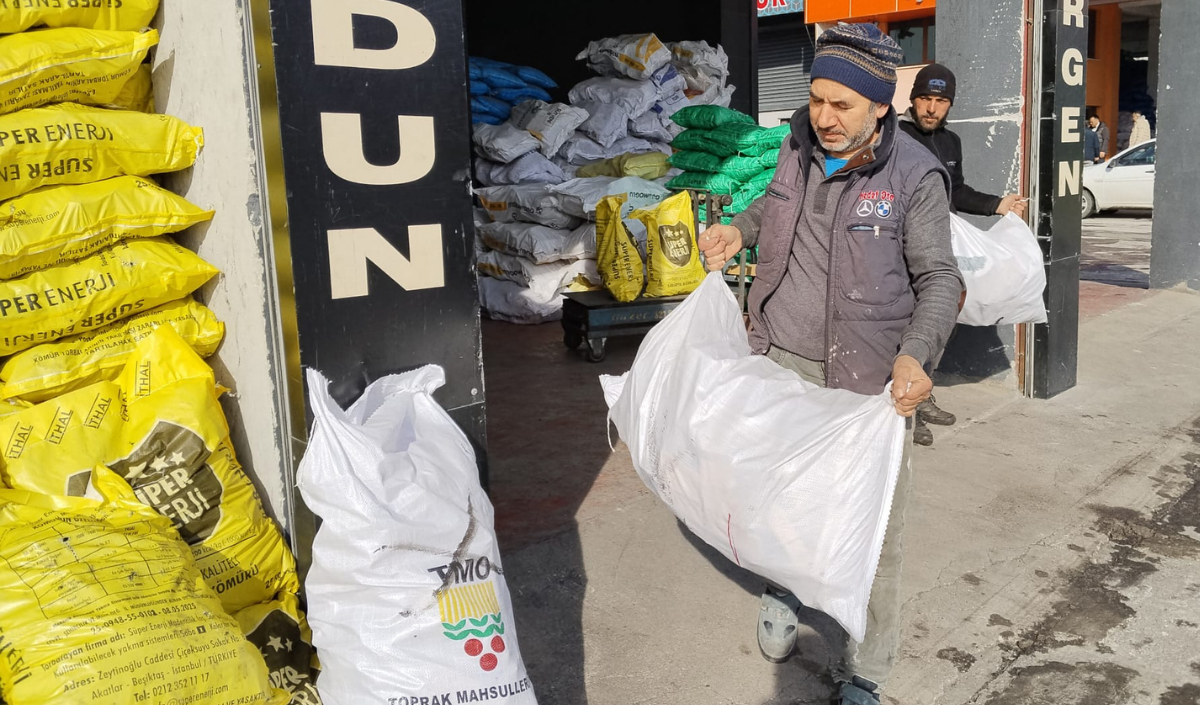Kayseri̇ Haber Kayseri’de Etkisini Giderek Artırarak Yükselen Dondurucu Soğuklar, Özellikle Sobalı Evlerde Yaşayan Vatandaşları Yeniden Kömür Ve Oduna Yöneltti. Günlerdir Süren Kar Yağışının Ardınd