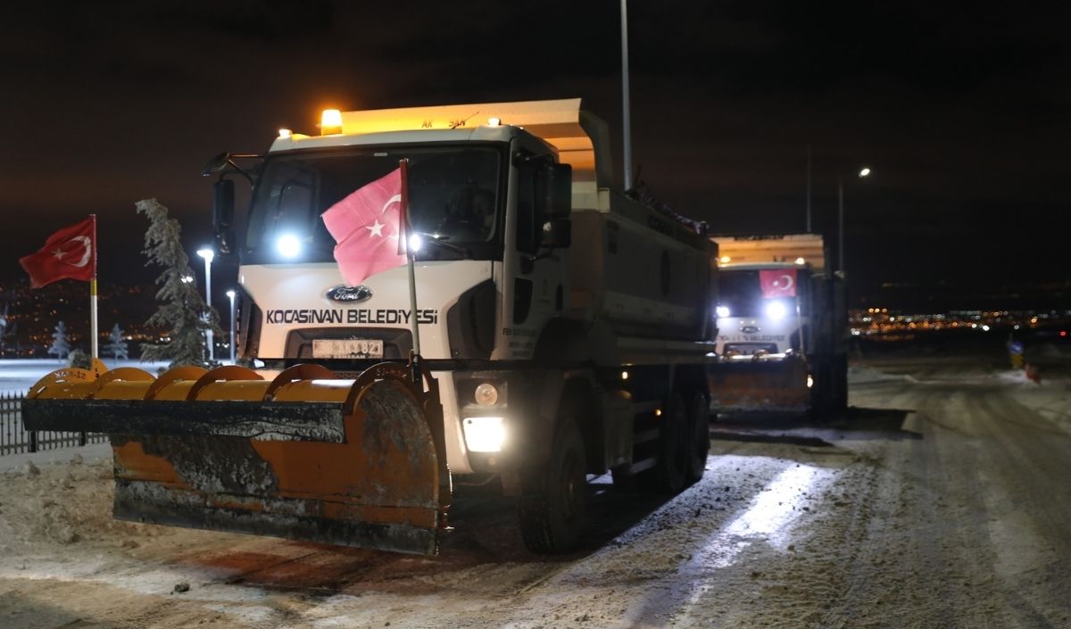 Kayseri Kocasinan’da Karla Mücadele 24 Saat Sürüyor (1)