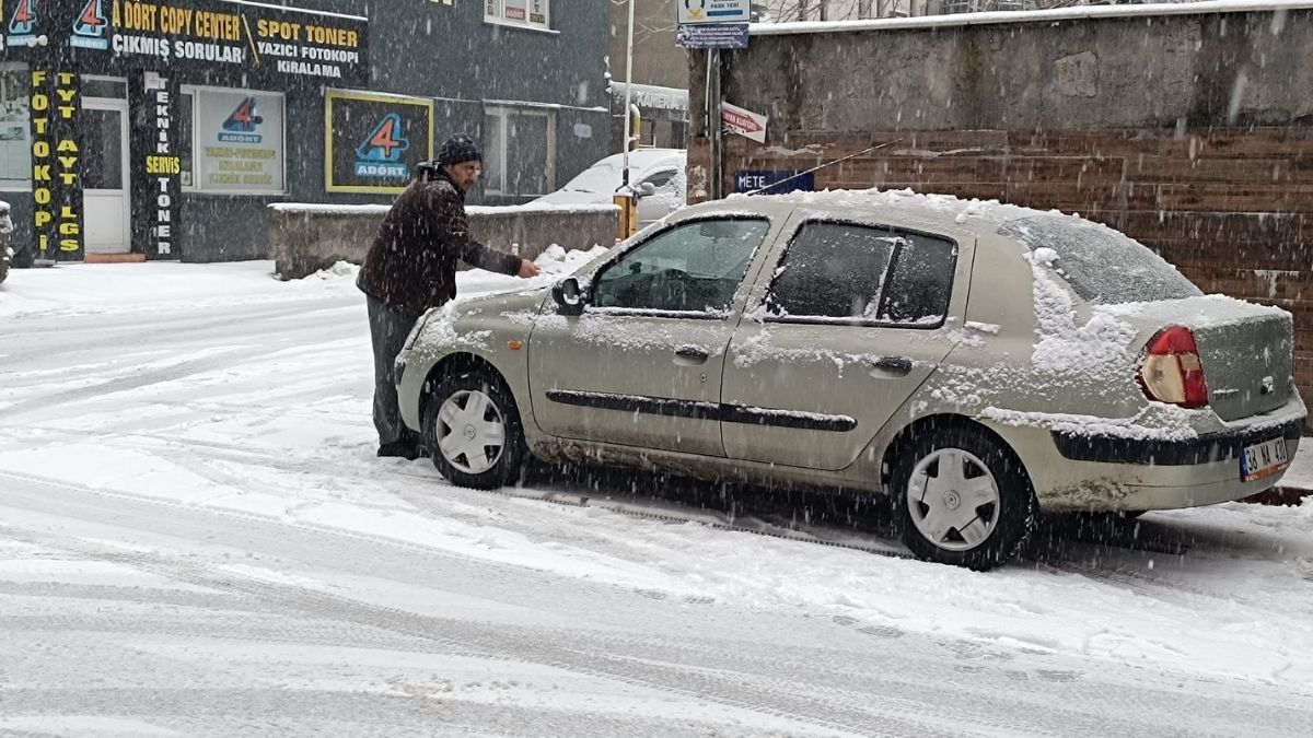 Kayseri’de Dondurucu Soğuklar Araç Sahiplerini Zorluyor Yakıt Tüketimi Nasıl Düşer (3)-1