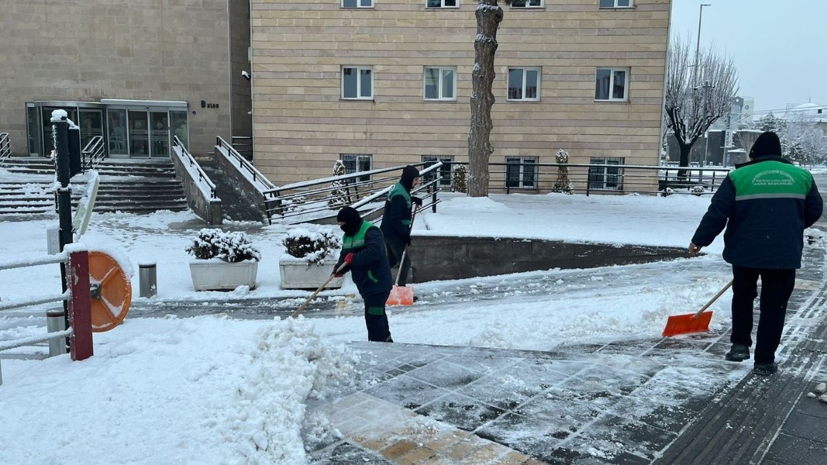 Kayseri’de Karla Mücadele Devam Ediyor (4)