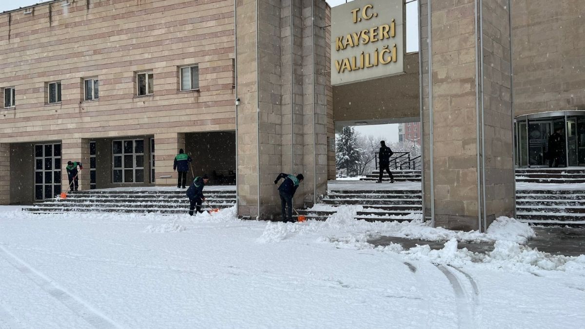 Kayseri’de Karla Mücadele Devam Ediyor (5)
