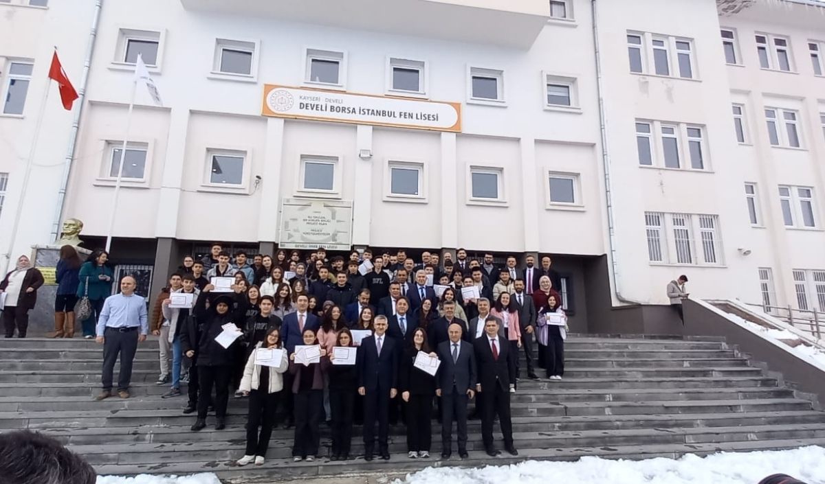 Kayseri’de Karne Coşkusu! Bakan Yardımcısı Develi’de, Protokol Merkezde Öğrencilerle Buluştu (2)