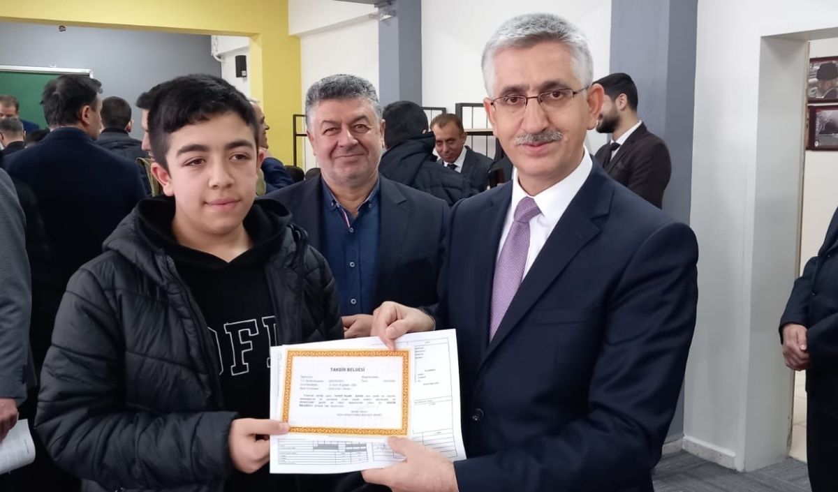 Kayseri’de Karne Coşkusu! Bakan Yardımcısı Develi’de, Protokol Merkezde Öğrencilerle Buluştu (7)