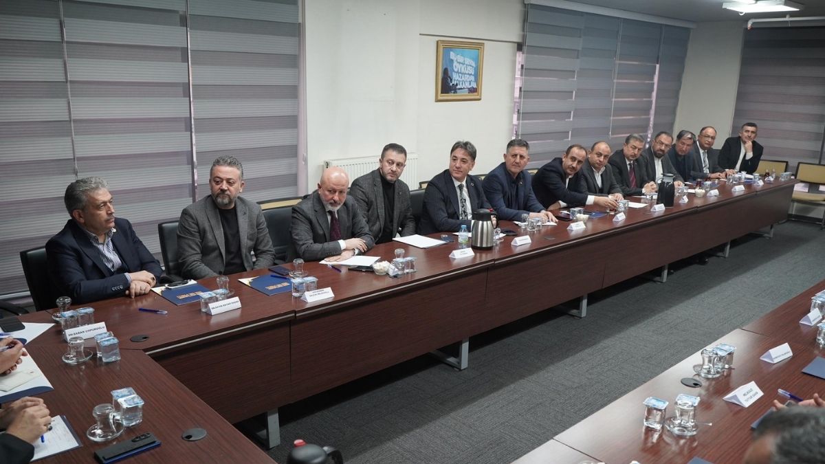 Kayseri’de Meclis Toplantısı Öncesi Tüm Belediye Başkanları Orada Toplandı (5)