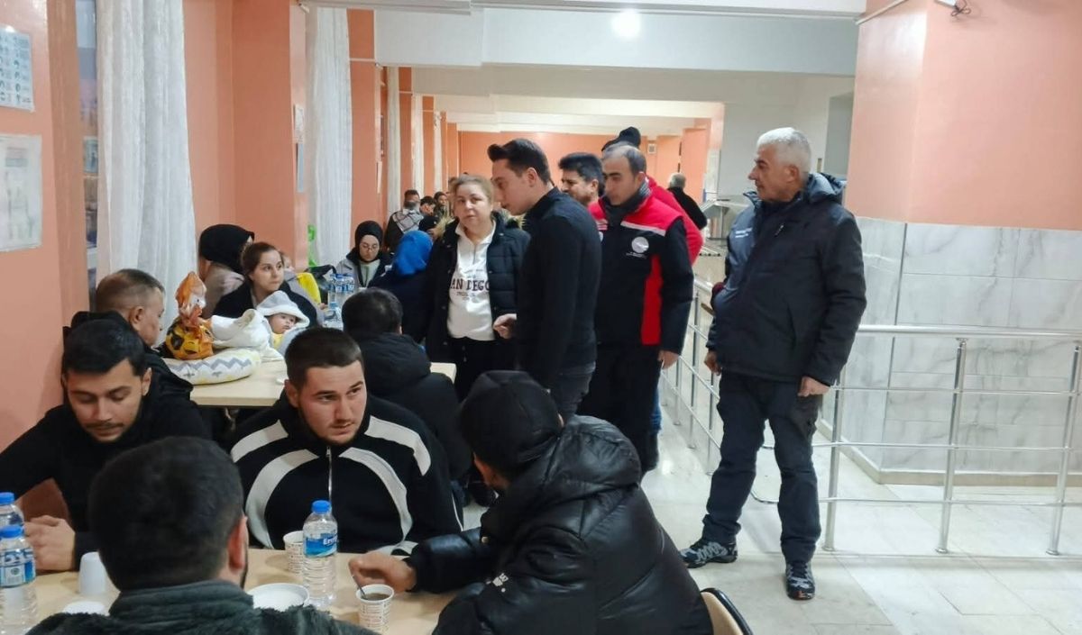 Kayseri’de Yoğun Kar Mesaisi Doğu Ilçelerde Mahsur Kalanlar Kurtarıldı (1)