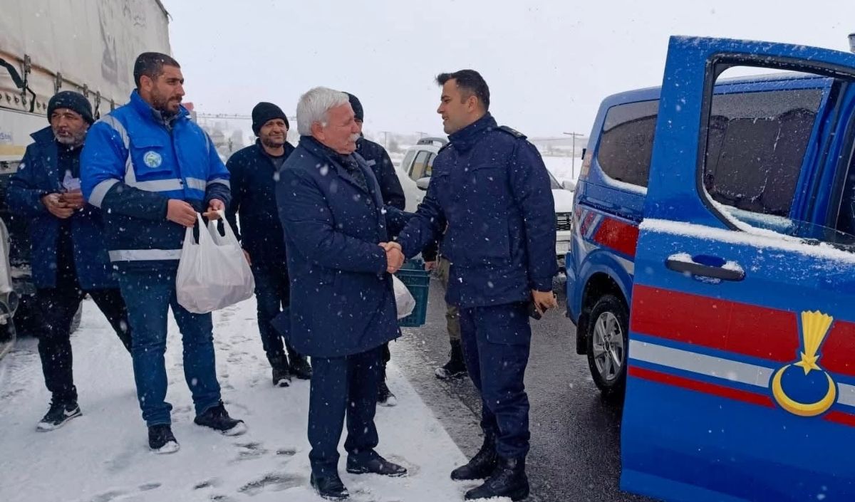 Kayseri’de Yoğun Kar Mesaisi Doğu Ilçelerde Mahsur Kalanlar Kurtarıldı (2)