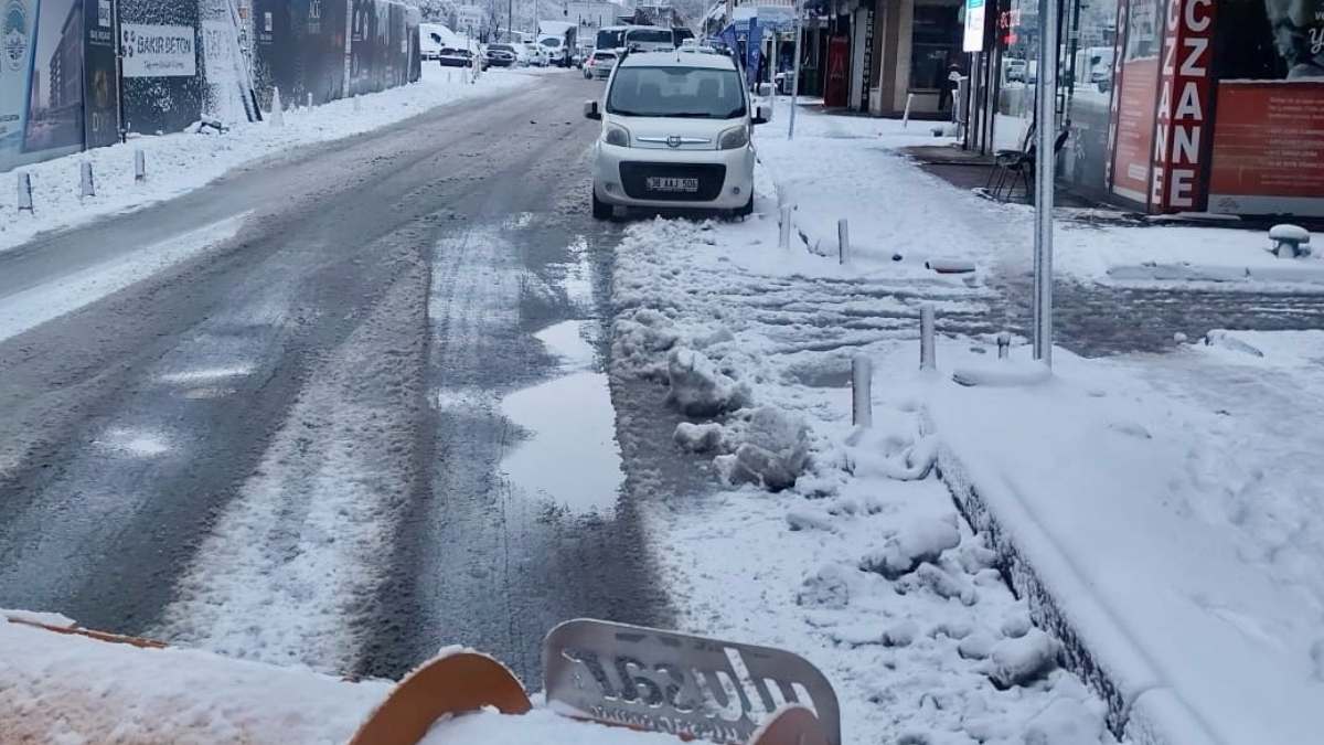 Kayseri'de Yoğun Kar Yağışı Sonrası Belediye Ekipleri Çalışmalara Başladı 2