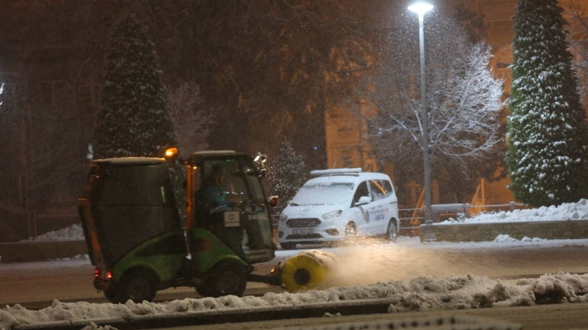 Kayseri'de Yoğun Kar Yağışı Sonrası Belediye Ekipleri Çalışmalara Başladı 4