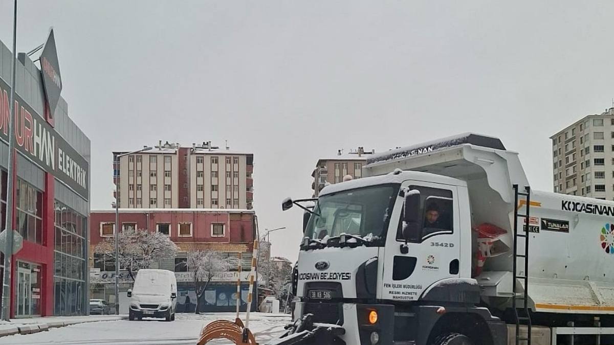 Kayseri'de Yoğun Kar Yağışı Sonrası Belediye Ekipleri Çalışmalara Başladı 9