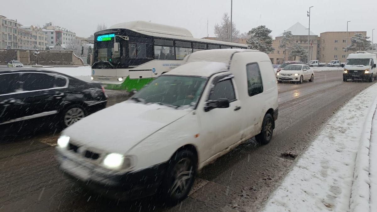 Kayseri’de Yollar Açık Mı Kar Yağışı Sonrası Hangi Yollar Kapalı (4)