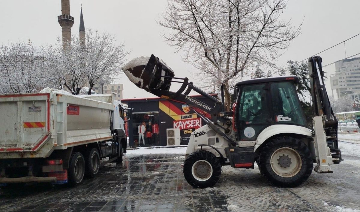 Kırsal Mahalle Yolu Kayseri̇ Yollar Açildi (9)