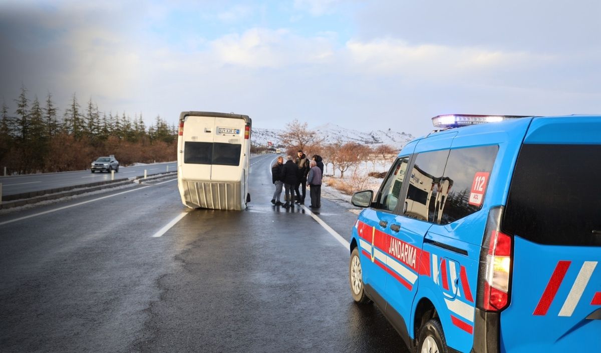 Nevşehir Ürgüp Yolunda Kaza Mı Oldu Minibüs Neden Takla Attı Yaralı Var Mı Buzlu Yolda Yaşanan Kazanın Detayları, Sürücünün Durumu Ve Son Gelişmeler Bu Haberde… (2)