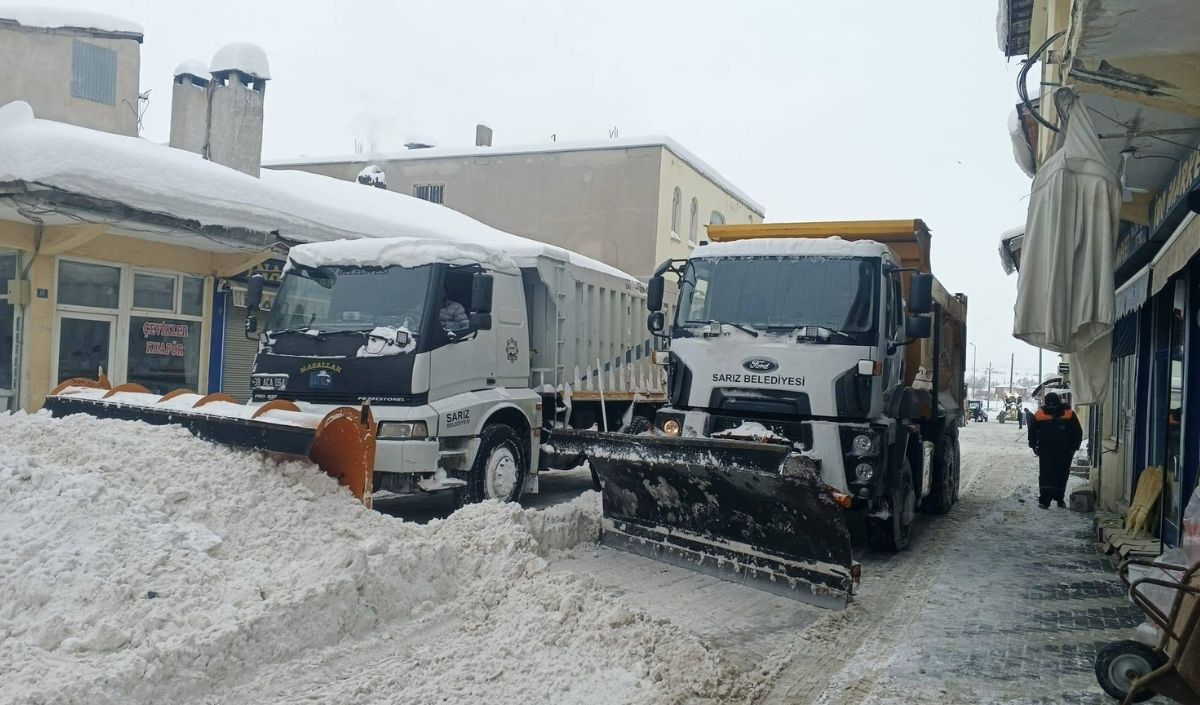 Sarız’da Kar Uyarısı! Çatı Altlarında Yürümeyin, Araç Park Etmeyin (1)