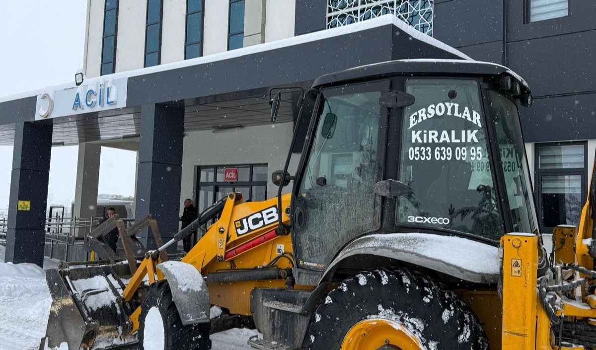 Sarız’da Kar Uyarısı! Çatı Altlarında Yürümeyin, Araç Park Etmeyin (3)
