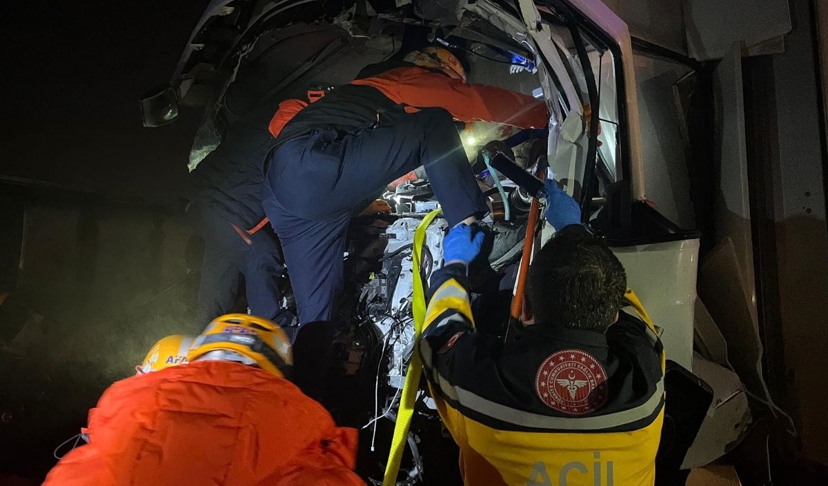 Sivas Kayseri Yolunda Zincirleme Trafik Kazası Meydana Geldi. (1)