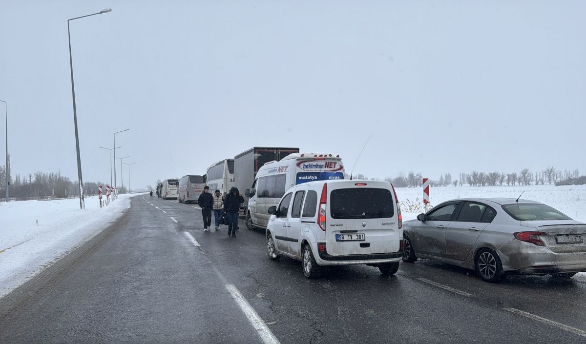 Sivas–Malatya Yolu Neden Kapandı, Yol Ne Zaman Açılacak, Ulaş’ta Kar Ve Tipi Ulaşımı Nasıl Etkiledi Karayolları Ekiplerinin Çalışmaları Ve Son Durum Haberde. (2)
