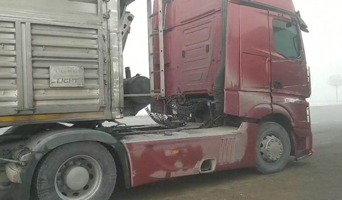 Sivas'ta Yoğun Sis Nedeniyle Zincirleme Trafik Kazası Meydana Geldi. 4 Araç Karıştı, 7 Kişi Yaralandı. Kazanın Tüm Detayları Ve Bölgedeki Gelişmeler Haberin Devamında!