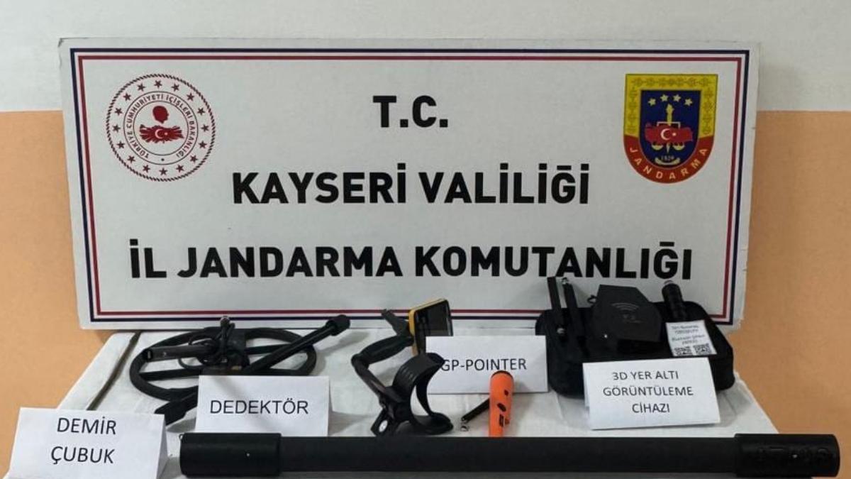 Tomarza’da Kaçak Kazıya Suçüstü Baskın 3 Gözaltı!