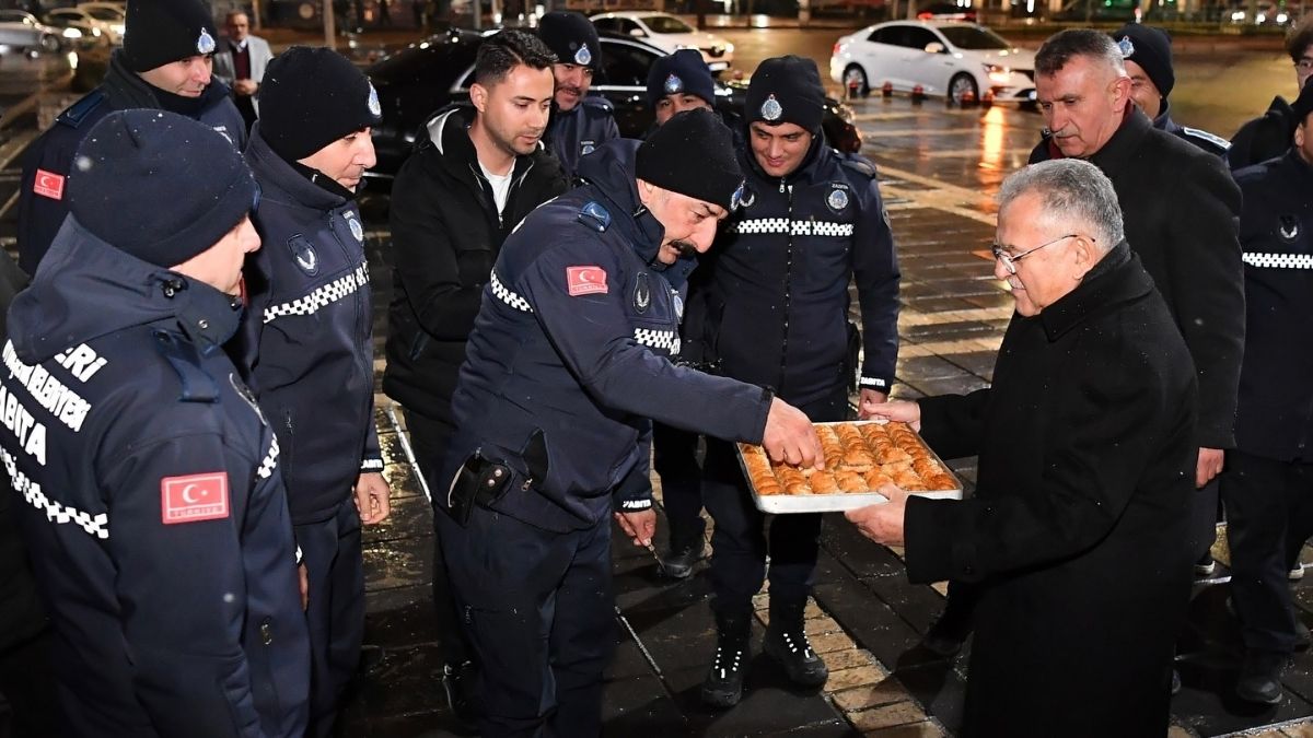 Yılbaşı Gecesi Ortaya Çıktı Başkan Büyükkılıç 2026’Ya Nerede Girdi (4)