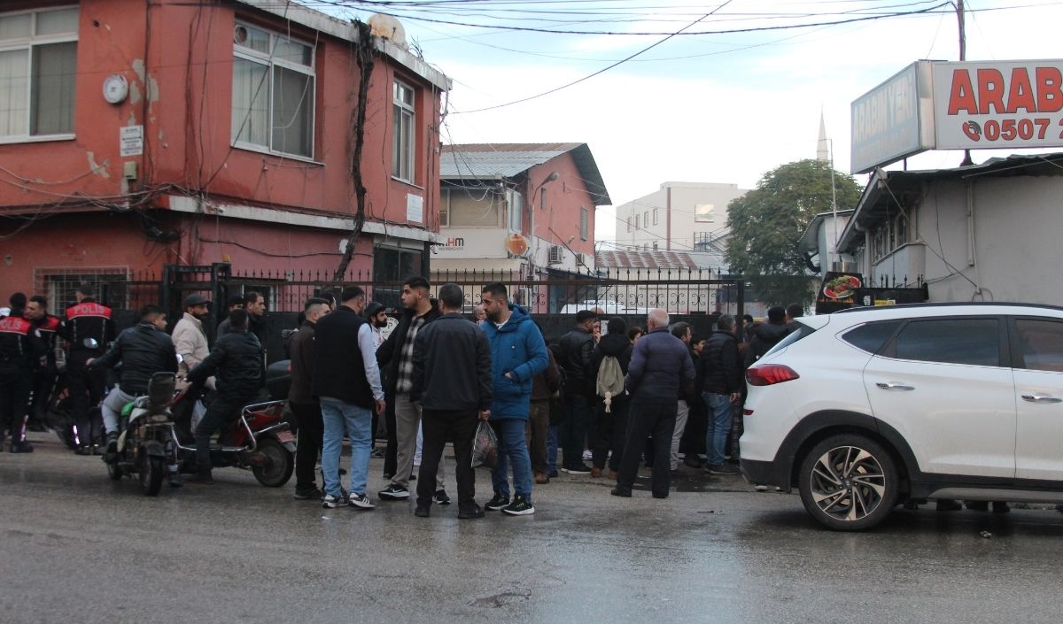 Adana'da Cinnet Getirdi! Eski Çalıştığı Yerde 4 Kişiyi Vurdu (4)