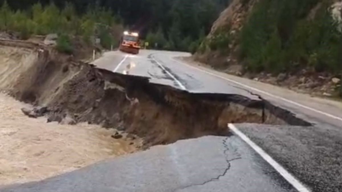 Adana’da Felaket Göksu Nehri Taştı! Kayseri–Kozan Karayolu Çöktü (1)