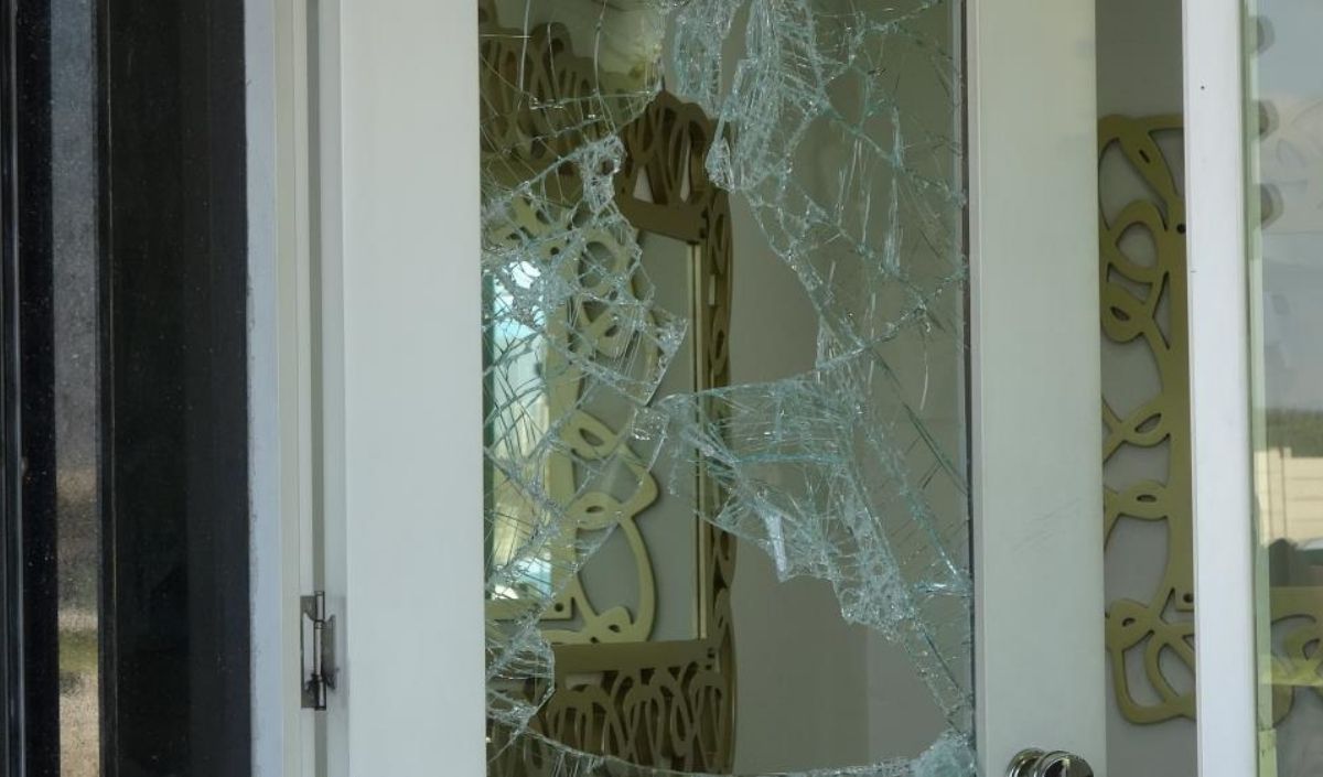 Adana'da Silahlı Soygun! Camı Kırıp Altınlarla Kaçtı (3)