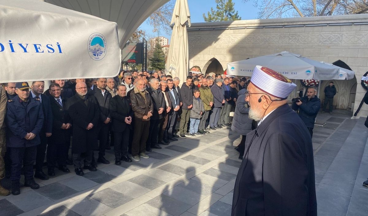 Başkan Büyüksimitçi’nin Annesi Son Yolculuğuna Uğurlandı (1)