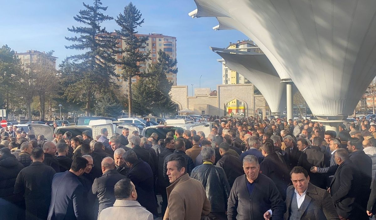 Başkan Büyüksimitçi’nin Annesi Son Yolculuğuna Uğurlandı (4)