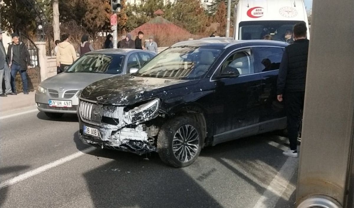 Beyazşehir Tramvay Durağında Kaza (1)