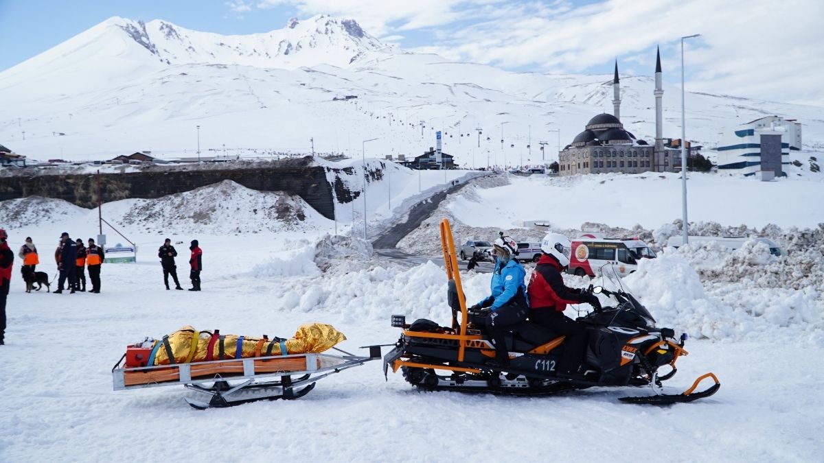 Erciyes Kayak Merkezi’nde Ekipler Çığ Için Seferber Oldu (7)