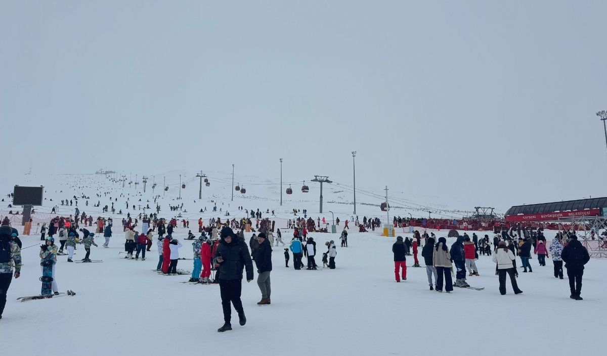 Erciyes’te Hafta Sonu Yoğunluğu Zirveye Çıktı (3)