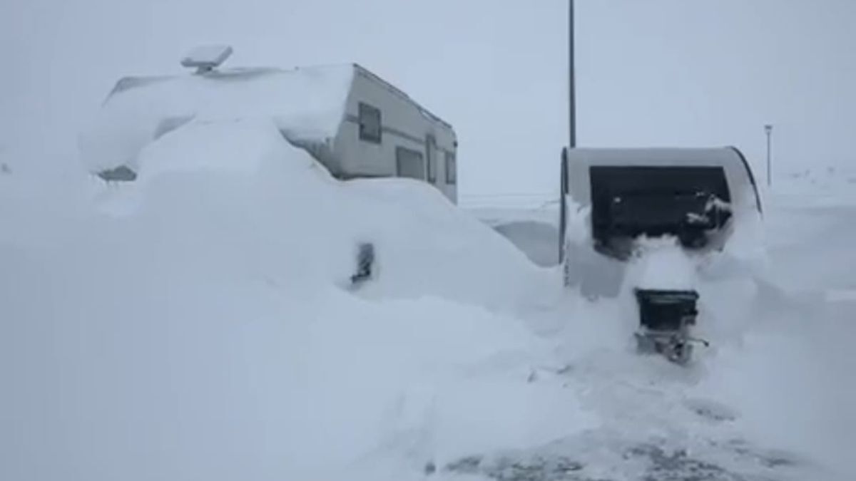 Erciyes’te Kar Kalınlığı Ziyaretçilere Zor Anlar Yaşattı! (7)