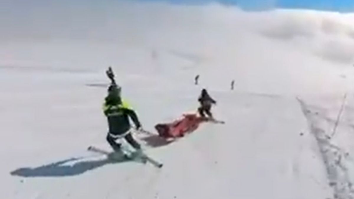 Erciyes’te Pistte Panik Anları! Yaralıya Müdahale Saniye Saniye Kayıt Altındaydı (4)