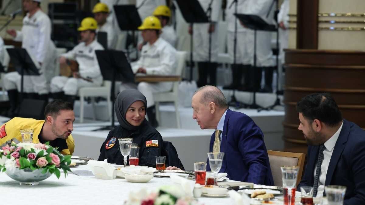 Erdoğan Emekli Ve Emekçiye Ve Bol Keseden Vaat Verenlere Seslendi! (7)