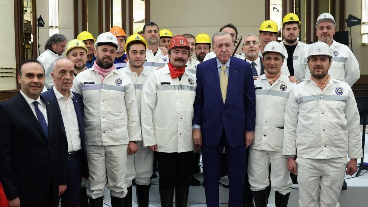 Erdoğan Emekli Ve Emekçiye Ve Bol Keseden Vaat Verenlere Seslendi! (9)