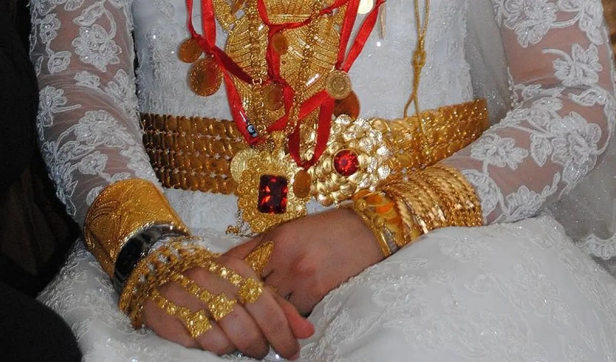 düğünlerde altın takı merasimi