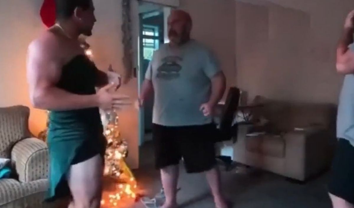 canlı yayında baba oğlunu darp etti