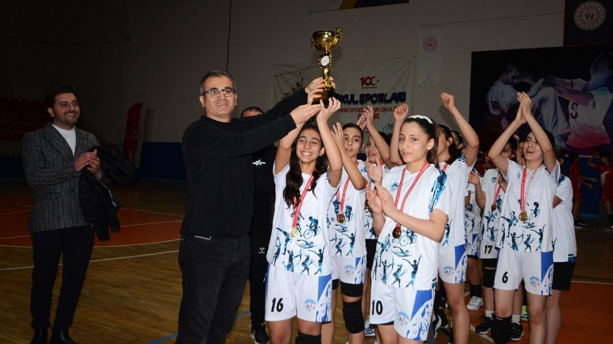 Kayseri Hentbol Kız Takımı (4)