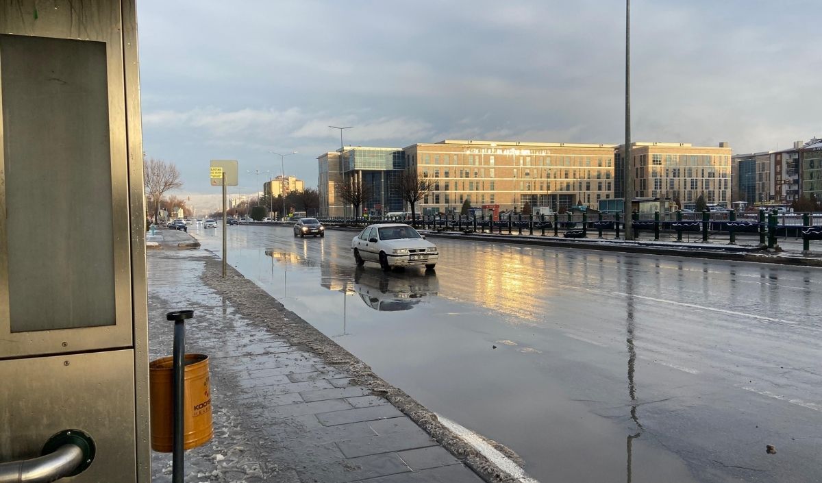 Kayseri Için Uyarı! Kuvvetli Rüzgar Ve Sağanak Bekleniyor (2)